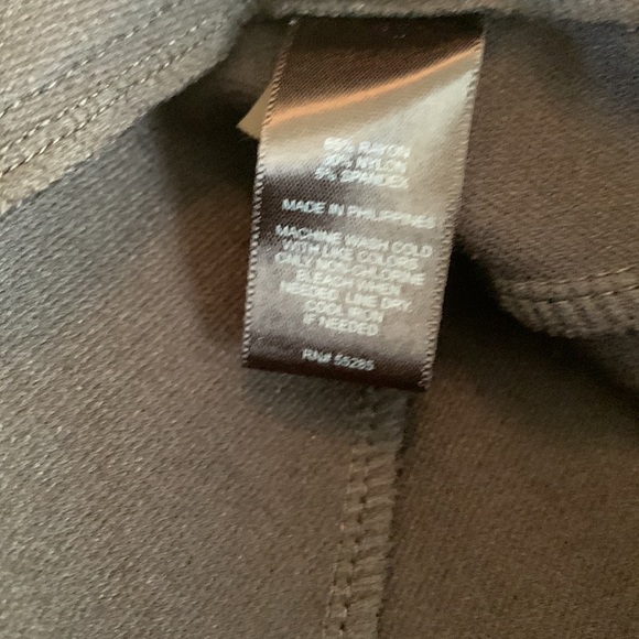 Express women’s mini skirt. - Picture 4 of 5